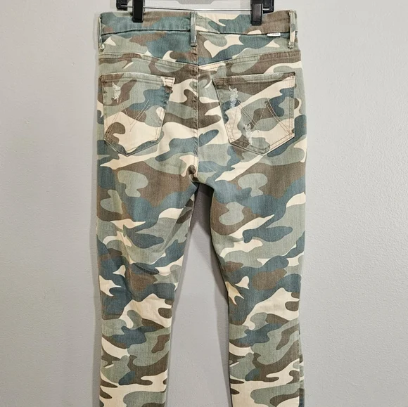 MOTHER Camo High Waisted Looker Ankle Fray - Picture 11 of 12